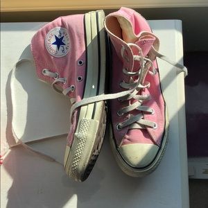 High top size 7 converse. LIGHTLY USED.
